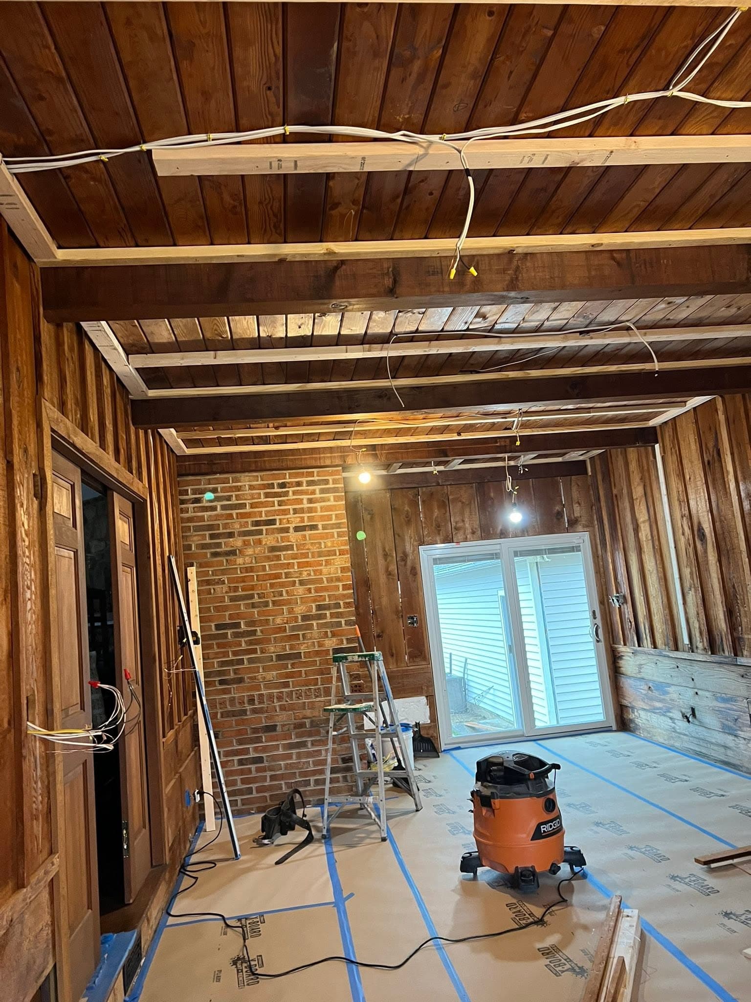 Fireplace room, before view 2
