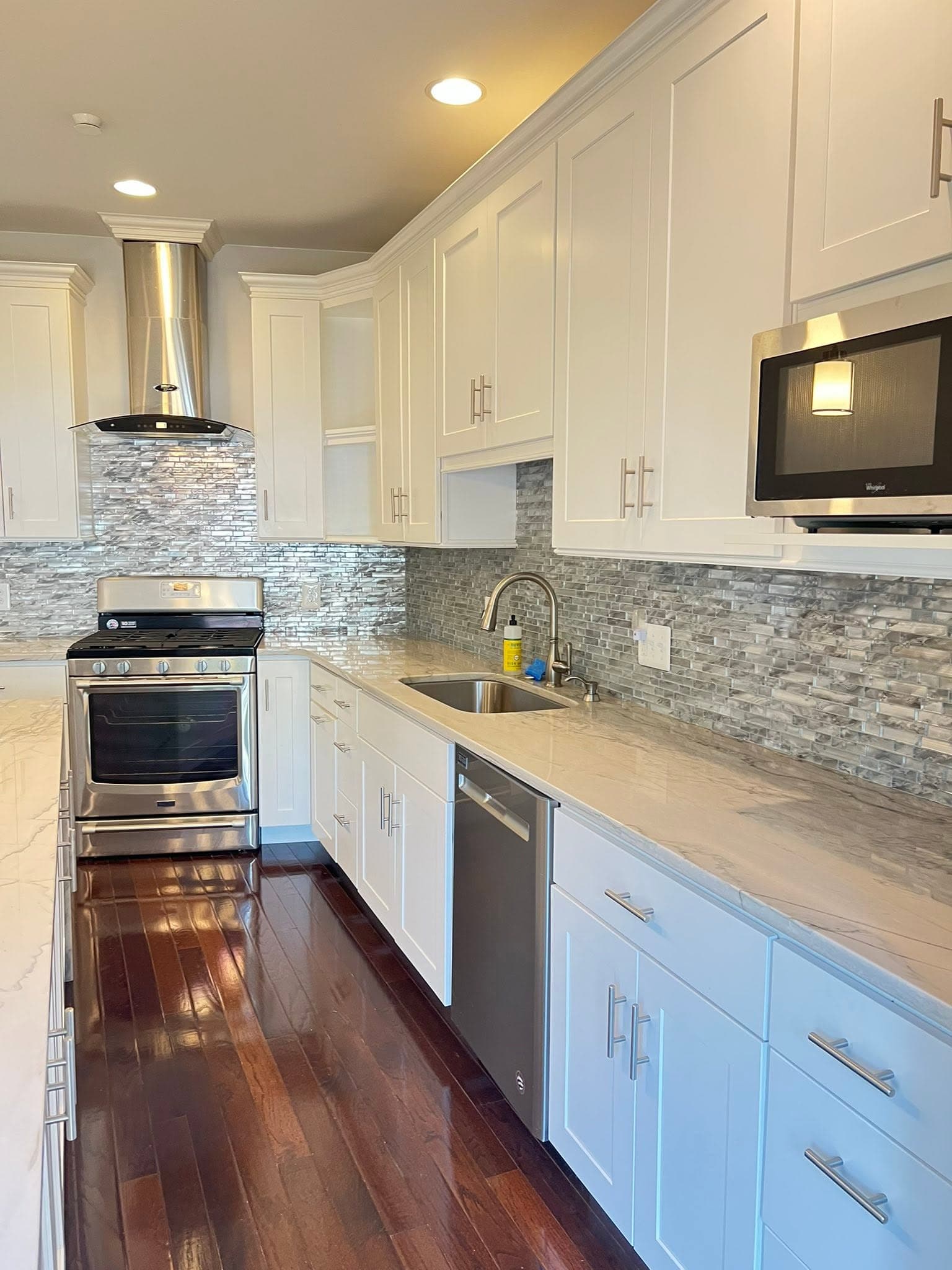 Kitchen with stone-look backsplash, after view 2