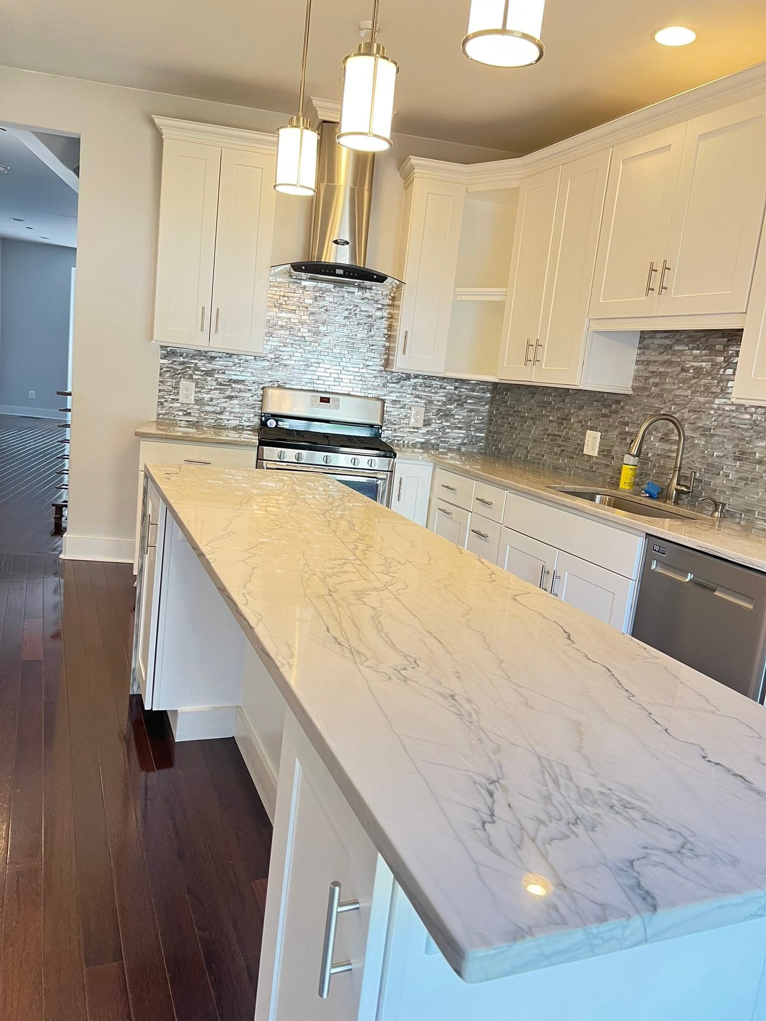 Kitchen with stone-look backsplash, after view 4